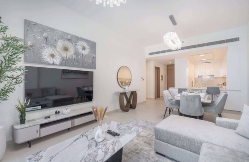 Al Safa Apartment | Waterfront Living with a Spacious Layout Sleeps 5