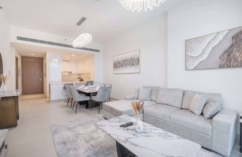 Al Safa Apartment | Waterfront Living with a Spacious Layout Sleeps 5