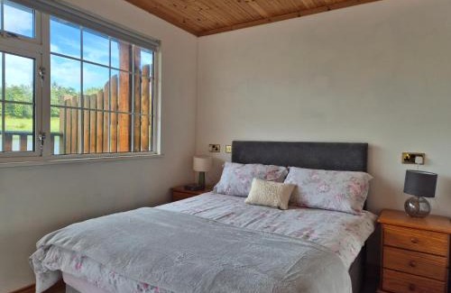 Fenagh Apartment | Waterfront Lodges - South Cabin