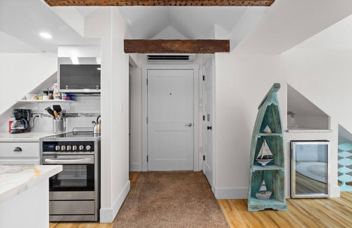 Queens Square Condo | Waterfront Loft Deluxe Penthouse Downtown Ch'town