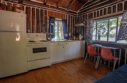 North Frontenac Cabin | Waterfront Log Cabin at the shores of Mosque Lake!