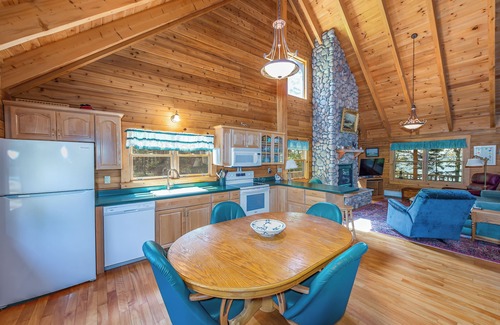 Harpswell House | Waterfront log cabin nestled in the woods providing unparalleled privacy