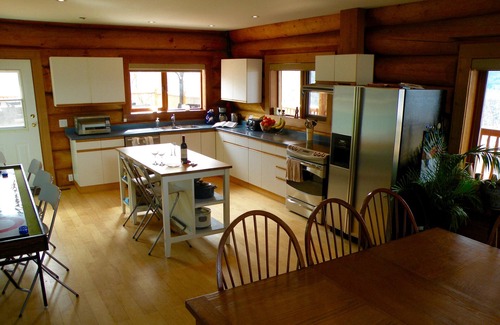 Okanagan-Similkameen House | Waterfront Log Home B&B, 4BR, Naramata Bench, In The Heart Of Wine Country