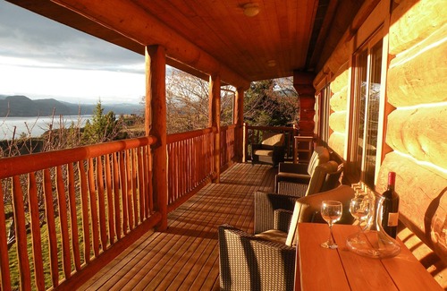 Okanagan-Similkameen House | Waterfront Log Home B&B, 4BR, Naramata Bench, In The Heart Of Wine Country