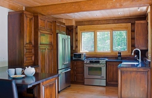 Mont-Tremblant House | Waterfront Loghome: Theatre, Billiard, Foosball. Near ski resort (3minutes)