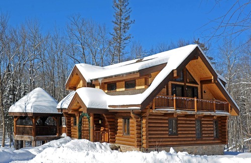 Mont-Tremblant House | Waterfront Loghome: Theatre, Billiard, Foosball. Near ski resort (3minutes)