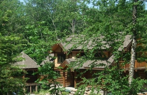 Mont-Tremblant House | Waterfront Loghome: Theatre, Billiard, Foosball. Near ski resort (3minutes)