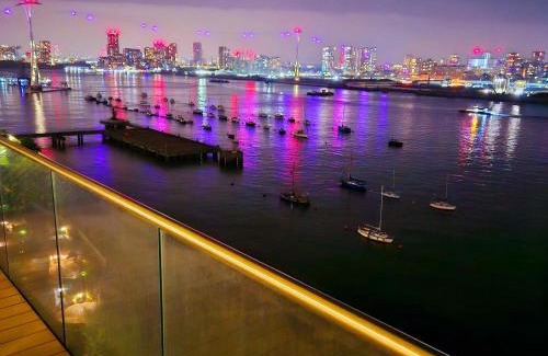 Peninsula Apartment | Waterfront- London Greenwich o2 Arena 2 Bed Flat