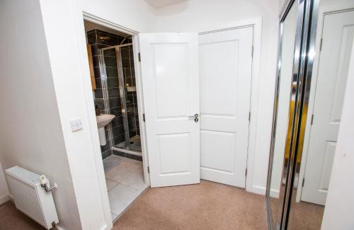 Peninsula Apartment | Waterfront- London Greenwich o2 Arena 2 Bed Flat