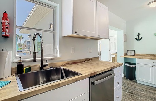 Spring Hill House | Waterfront Luxury Private Beach Heated Pool Dock Kayaks
