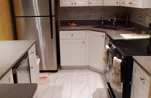 St. Petersburg Condo | Waterfront Luxury Suite in Point Brittnay