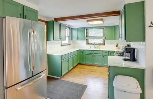 Brooklyn Cottage | Waterfront Michigan Abode - Deck, Grill & Fire Pit