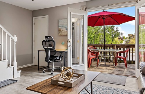 Yorkville House | Waterfront Modern Fishing Hiking Kayaking FastWiFi Steps Away from Fox RIver