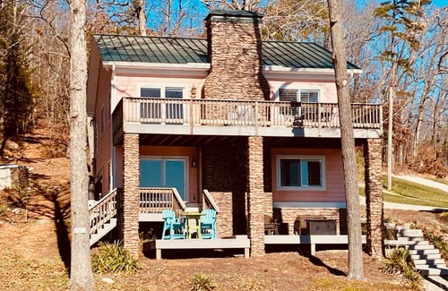 New London House | Waterfront New London Abode with Grill and Kayaks!