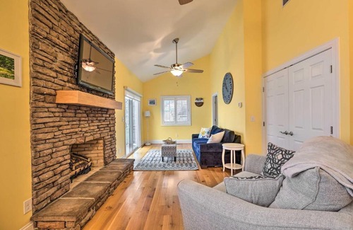 New London House | Waterfront New London Abode with Grill and Kayaks!