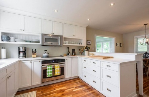 Adolphustown House | Waterfront Newly Renovated: The Glenora House - Jul/Aug - 1 wk minimum stay