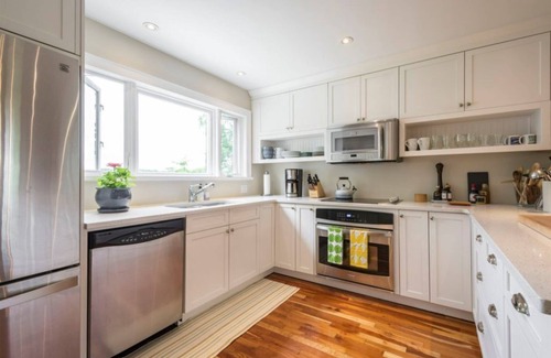 Adolphustown House | Waterfront Newly Renovated: The Glenora House - Jul/Aug - 1 wk minimum stay