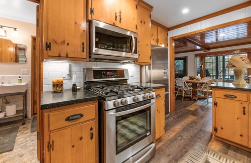 Boulder Bay House | Waterfront. Newly remodeled. Amazing Game Room with Roll-Up Garage Doors. Backyard & Dock! High End.