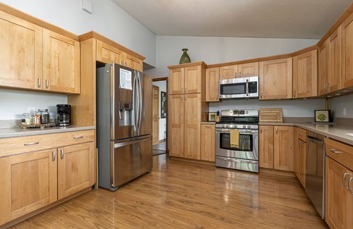 Marion House | Waterfront Next to Egyptian Hills Marina and KOA!