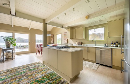 Sandisfield House | Waterfront oasis in heart of Berkshires