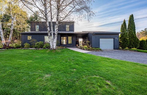 Sandisfield House | Waterfront oasis in heart of Berkshires