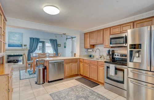 Hudson House | Waterfront Oasis! Private Pool, Dock, Kayaks, Paddle Board, Fishing & More – Relax & Enjoy the Gulf!