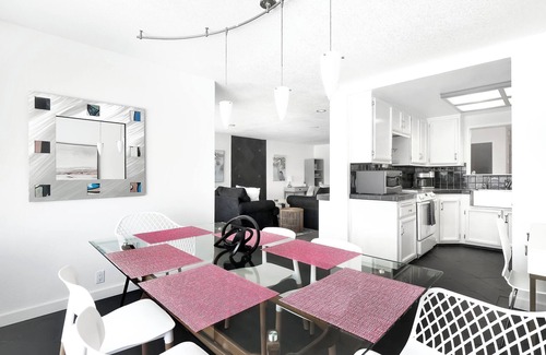 Discovery Bay House | ⚓ Waterfront Oasis: Stunning 3 BDR in Discovery Bay | Sleeps 8