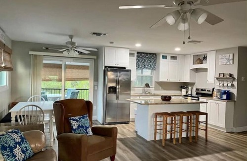 Cutthroat Harbor Estates House | Waterfront Oceanside 200' Seawall 3/2 Sleeps 6