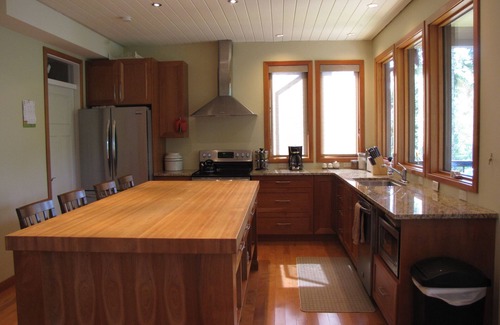 Youbou House | Waterfront on Lake Cowichan - Available from October 15, 2025.