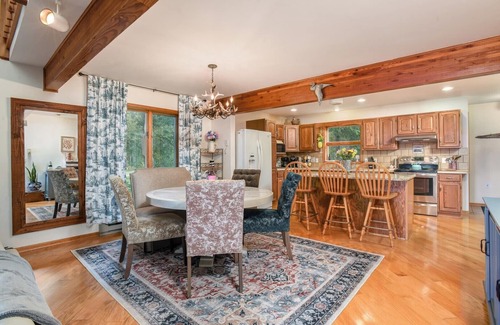 De Tour Village House | Waterfront Open Concept Cottage! Sleeps 10. Paddle boards included!