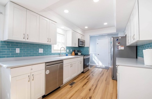 Lakeview House | WATERFRONT❤️Orchard Inn❤️Walk 2 Beach/Park/Rentals