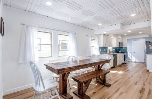 Lakeview House | WATERFRONT❤️Orchard Inn❤️Walk 2 Beach/Park/Rentals