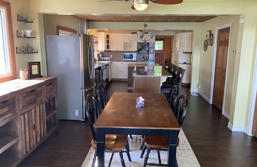 Bobcaygeon Cottage | Waterfront Paradise on the lake!