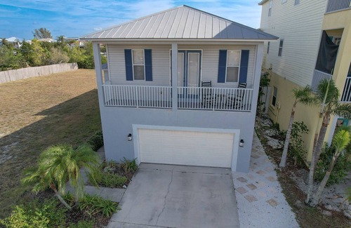 Apollo Beach House | Waterfront Paradise in Apollo Beach, with all the amenities you can think of.