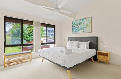Toukley House | Waterfront Pet Friendly Abode Toukley NSW