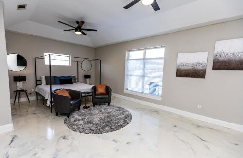 Pensacola House | Waterfront Pool Home