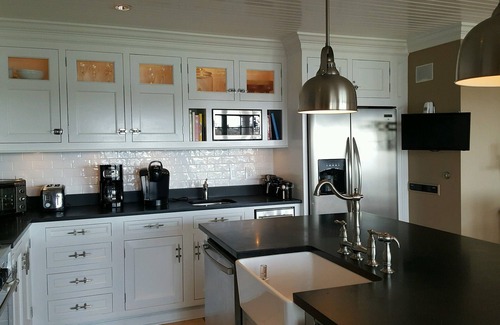 Sag Harbor House | Waterfront, Pool, HotTub, Strong WIFI, Pingpong, Paddleboard, Kayak, Bocce Court
