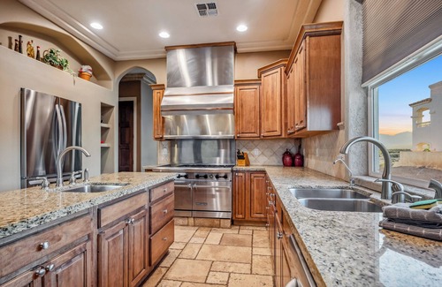 Bullhead City House | Waterfront Pool Spa Views Dock 7 bd