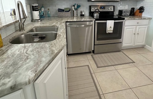 Bay Harbor Estates House | WATERFRONT, Private Dock, Short ride to Gulf of Mexico, Private Pool, 3/2/2