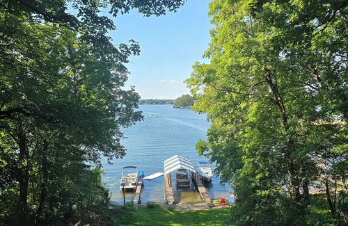 Minnetonka House | Waterfront Property Two units Lake Minnetonka - Entire Cottage