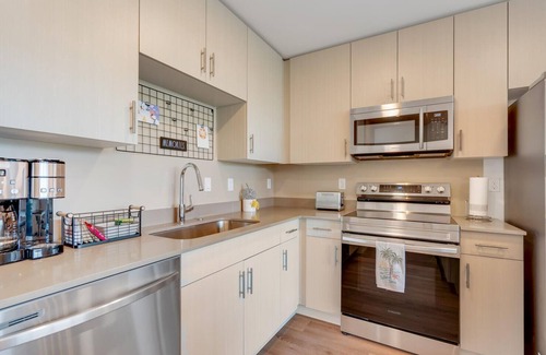 Central Sarasota Condo | Waterfront Relaxation - Modern Comfortable Condo