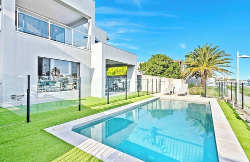 Gold Coast House | Waterfront relaxing stay