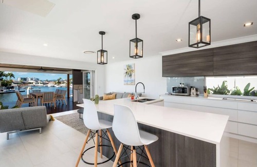 Runaway Bay House | Waterfront Resort-Style Retreat - Runaway Bay