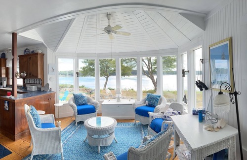 Isle of Springs Cottage | WATERFRONT Retreat venue for up to 60 guests!…nWeddings, Reunions, Meetings!…