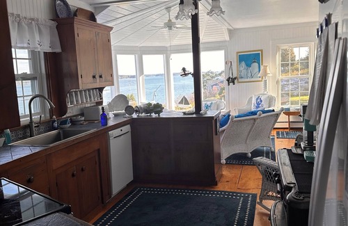 Isle of Springs Cottage | WATERFRONT Retreat venue for up to 60 guests!…nWeddings, Reunions, Meetings!…