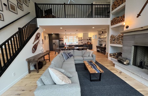 Markville Cabin | Waterfront Retreat on Bass Lake
