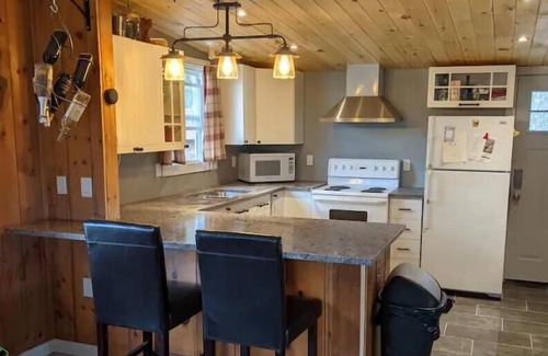 Lanark Highlands House | Waterfront retreat on Robertson Lake