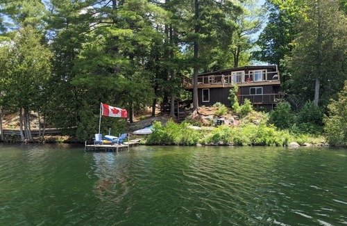 Lanark Highlands House | Waterfront retreat on Robertson Lake