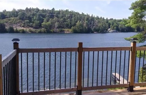 Lanark Highlands House | Waterfront retreat on Robertson Lake