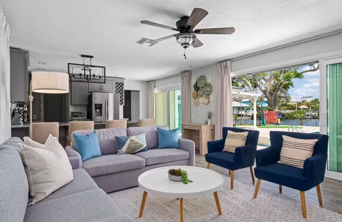 Apollo Beach House | Waterfront Retreat in Apollo Beach –Relax & Unwind
